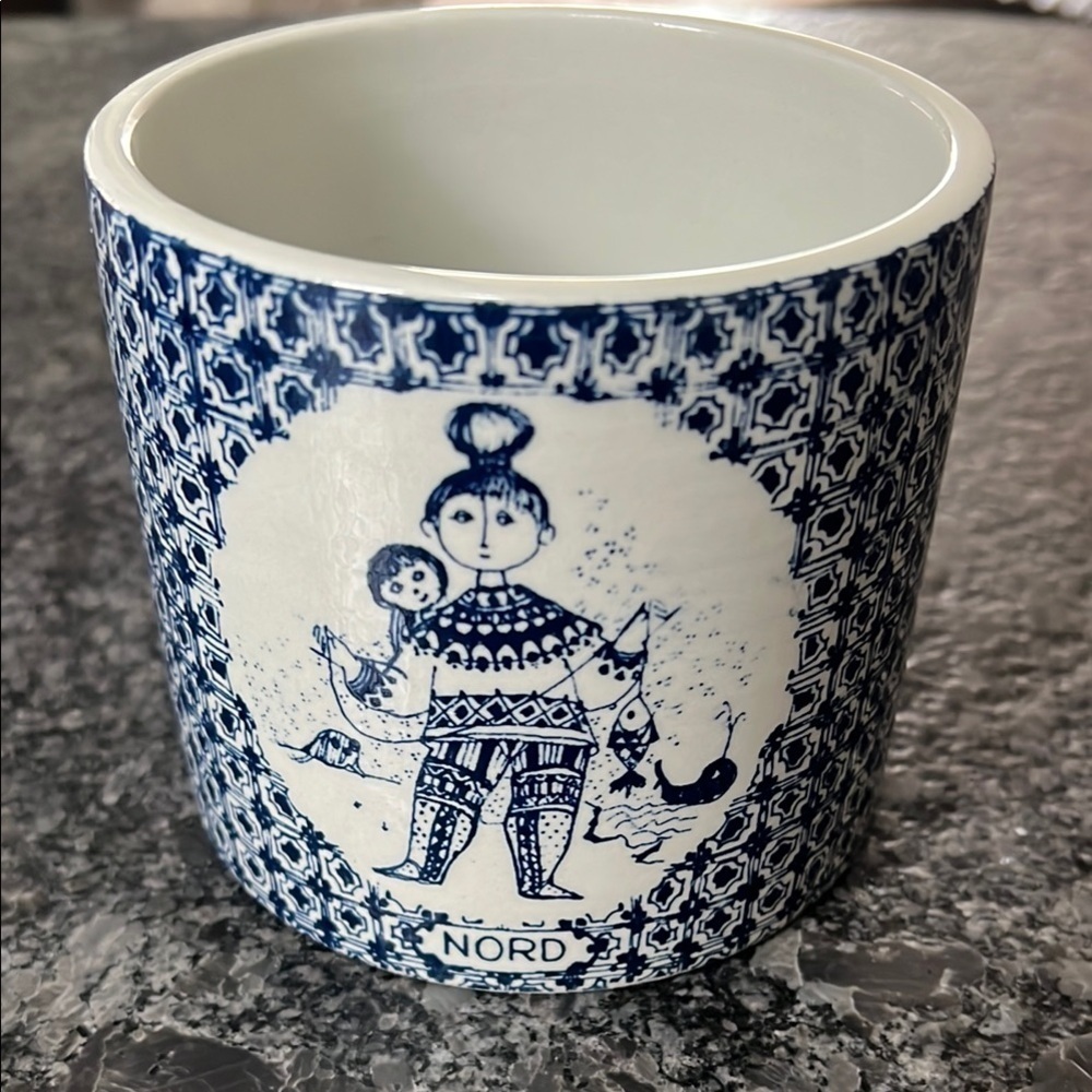 Bjørn Wiinblad for Nymølle North Nord Denmark Blue Flower Ceramic Pot 3022-697